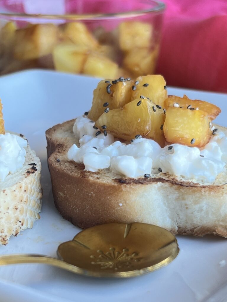 Pineapple and cottage cheese toasts